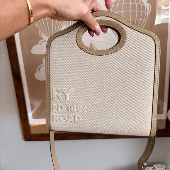 Burberry Small Pocket Bag in Ecru and Toile Canvas - Picture 5 of 6